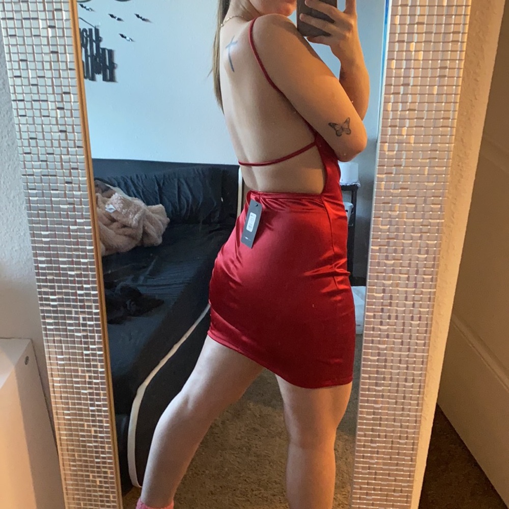 Cute fashion nova dress, never worn with tags still on - Picture 4 of 5